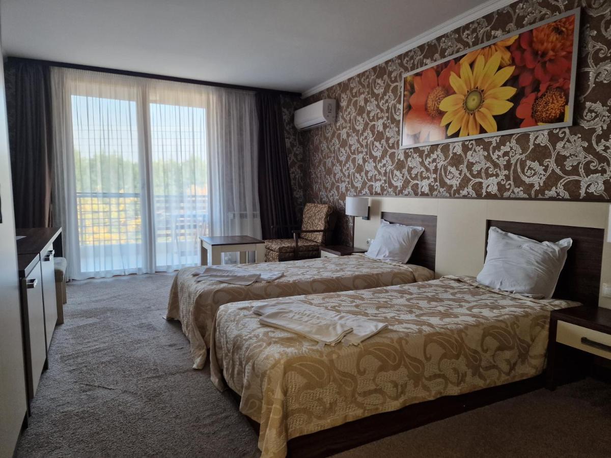 Hotel Alisa 帕维尔巴尼亚 外观 照片