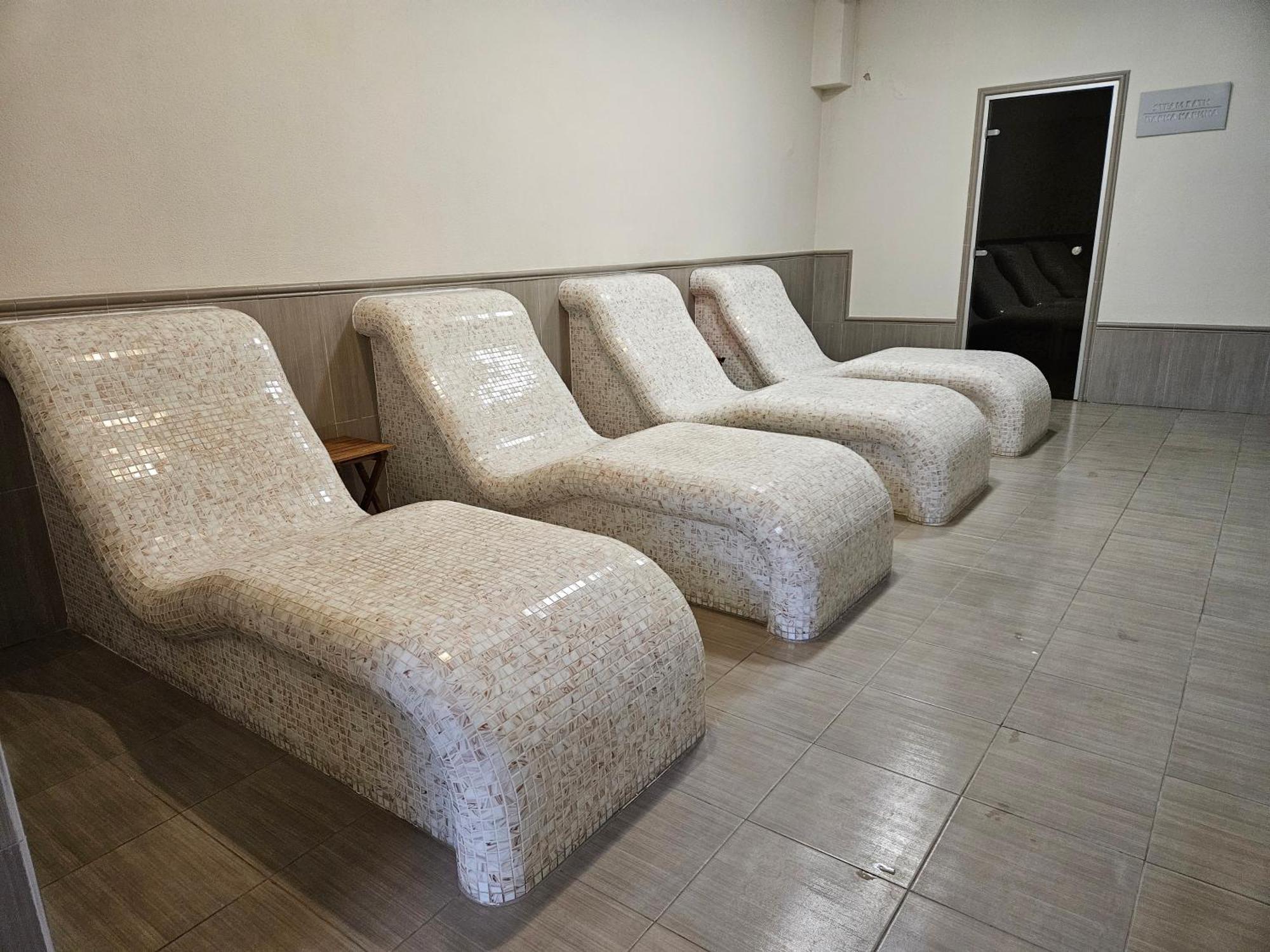 Hotel Alisa 帕维尔巴尼亚 外观 照片