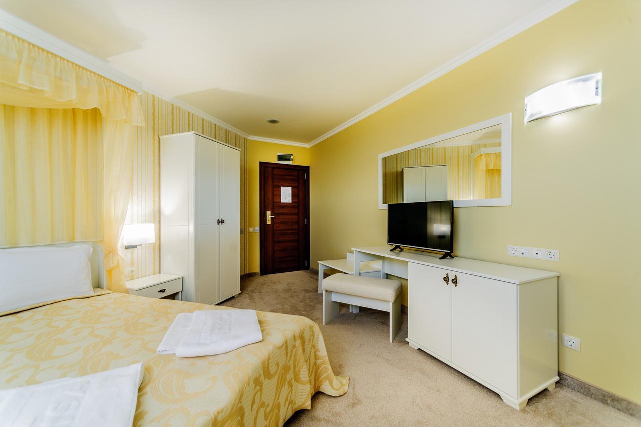 Hotel Alisa 帕维尔巴尼亚 外观 照片
